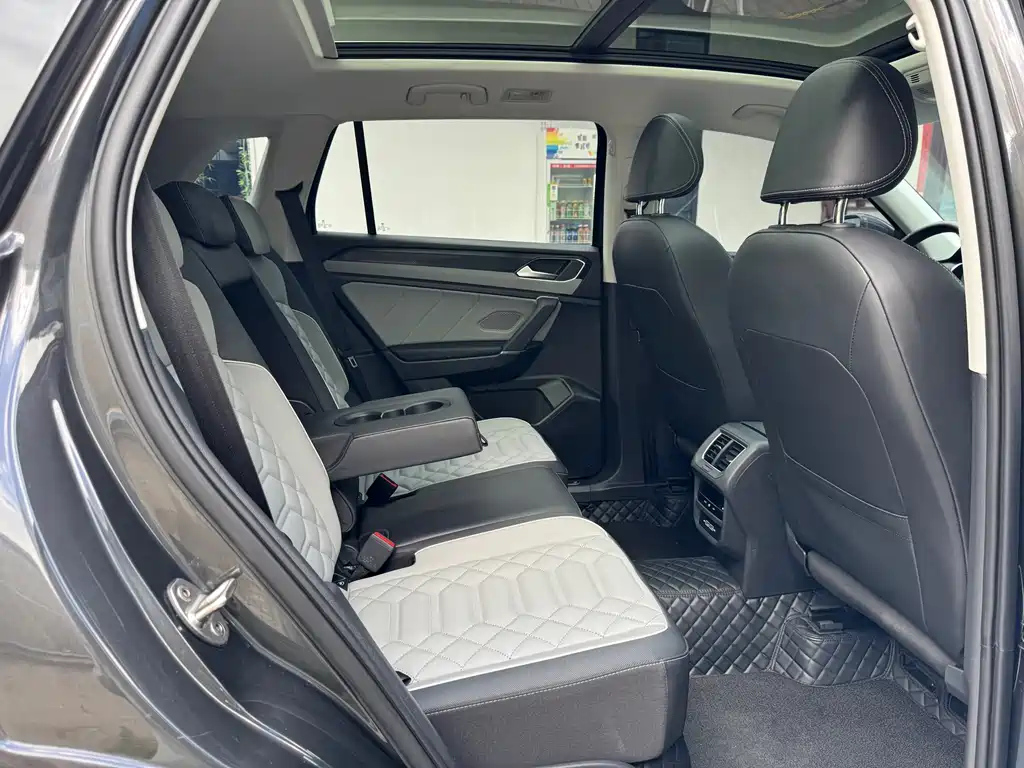 VOLKSWAGEN TAYRON 2023
