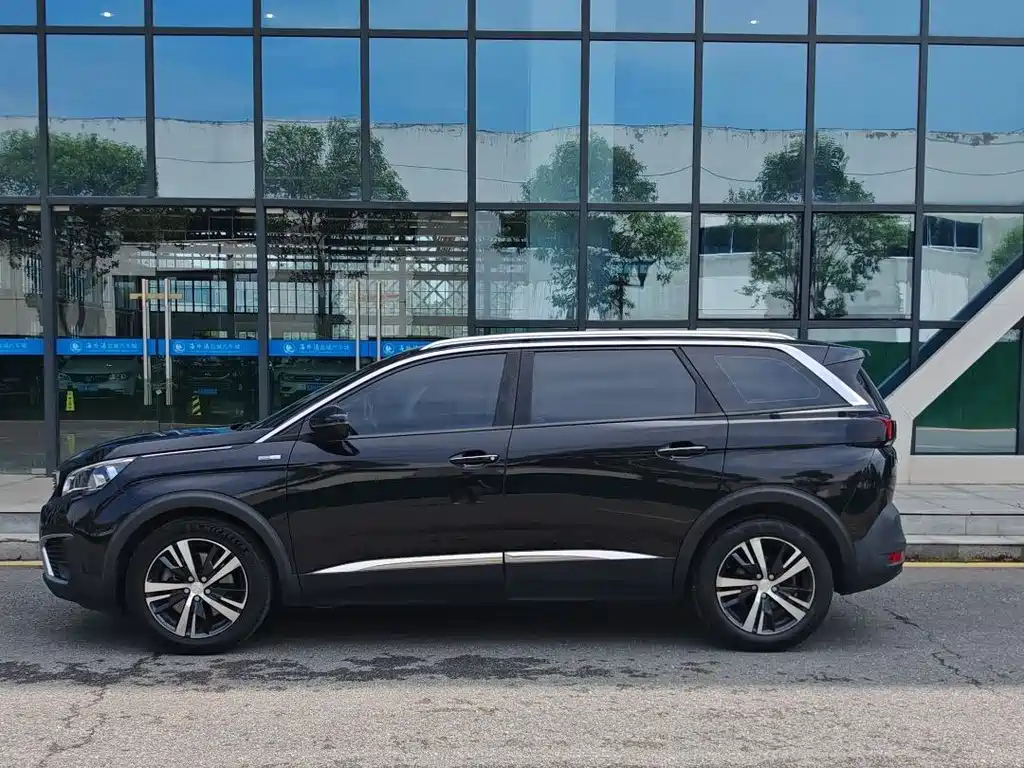 PEUGEOT 5008 2017