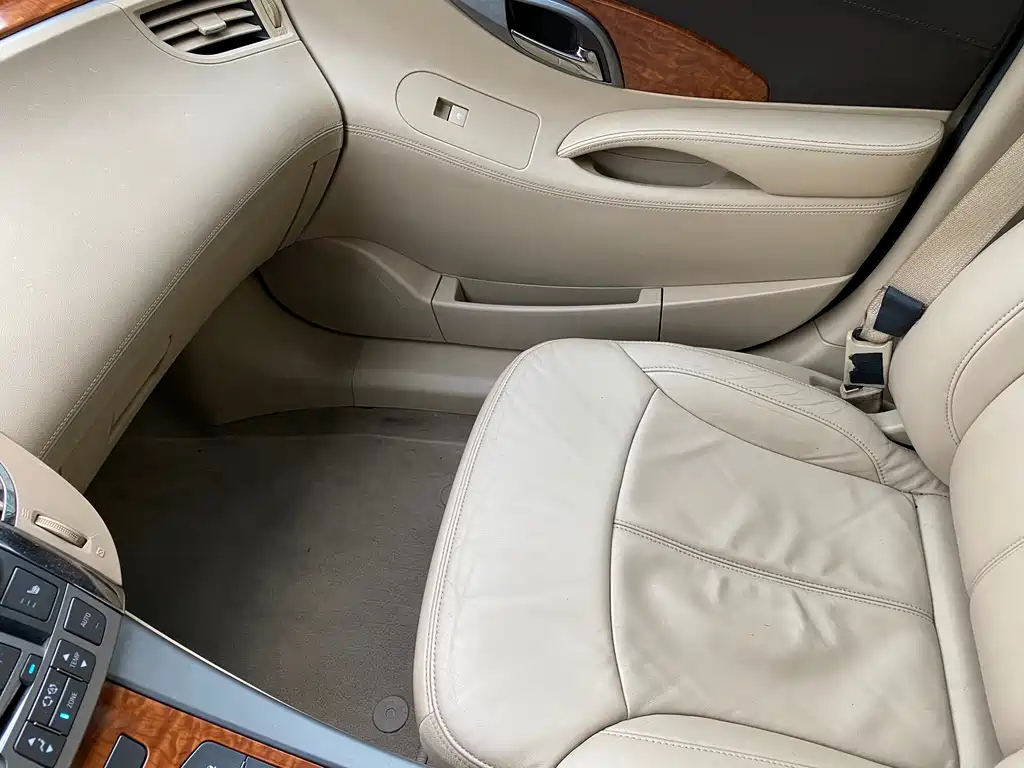 BUICK LACROSSE 2011