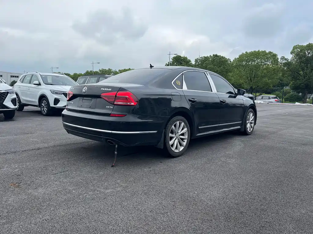 VOLKSWAGEN PASSAT 2017