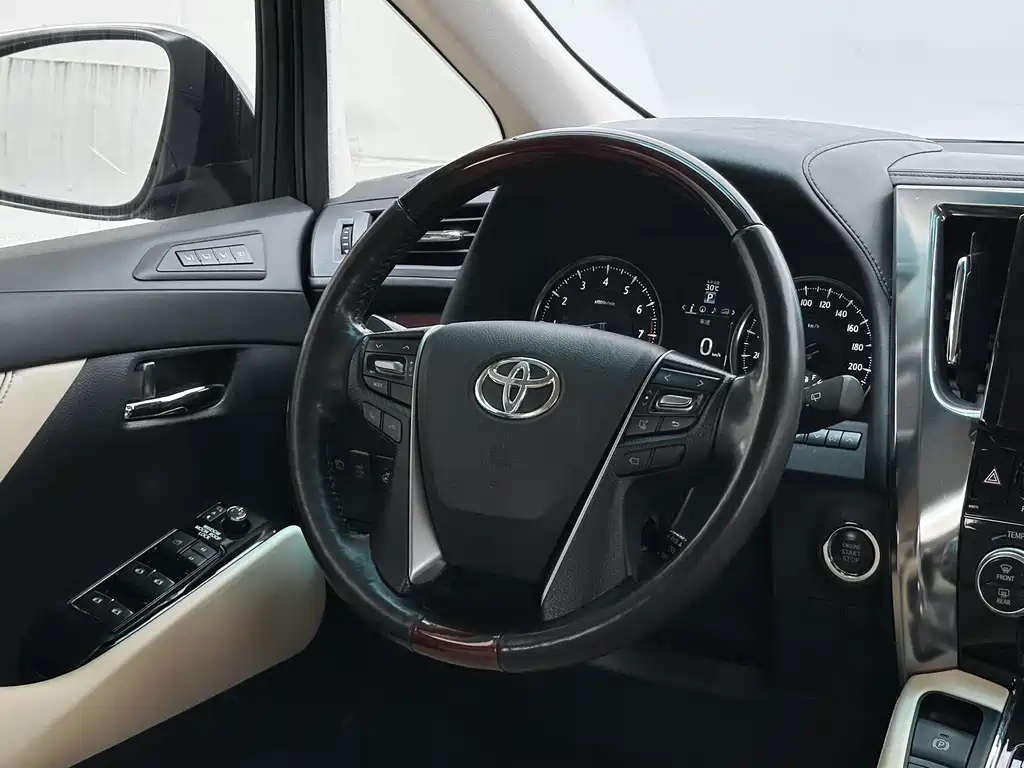 TOYOTA ALPHARD 2018
