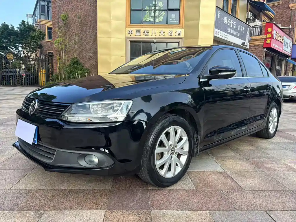 VOLKSWAGEN SAGITAR 2012