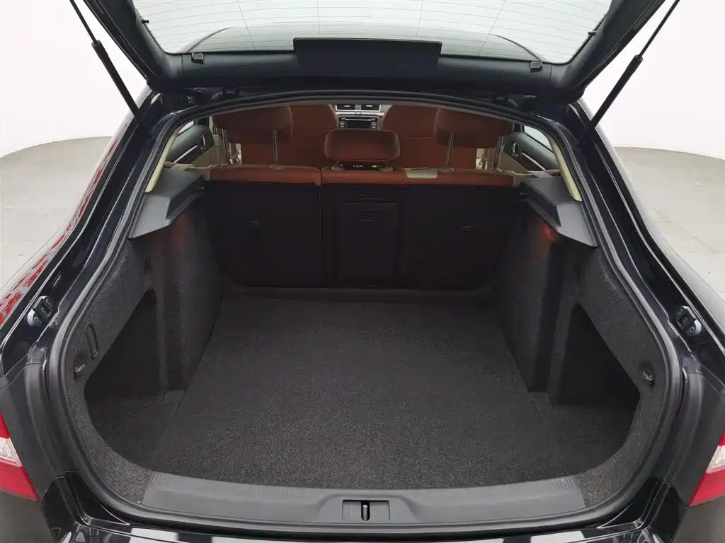 SKODA SUPERB 2013