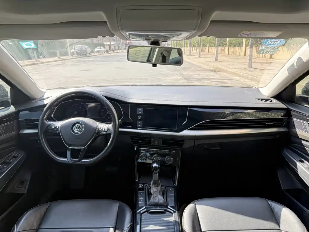 VOLKSWAGEN PASSAT 2019