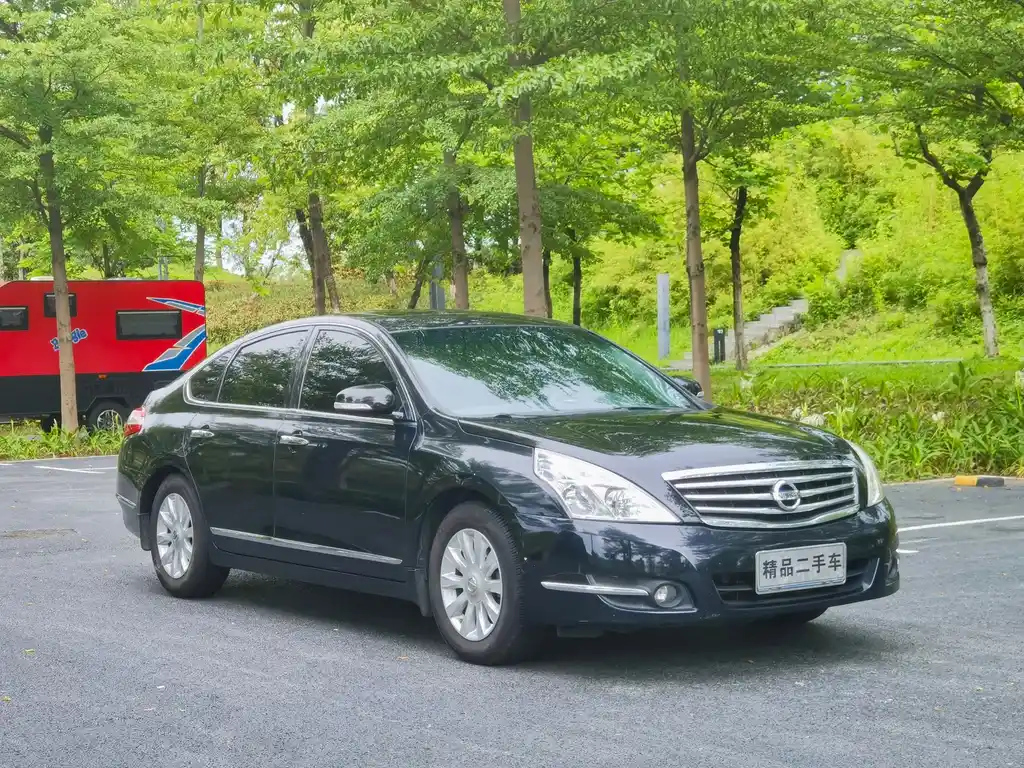 NISSAN TEANA 2010