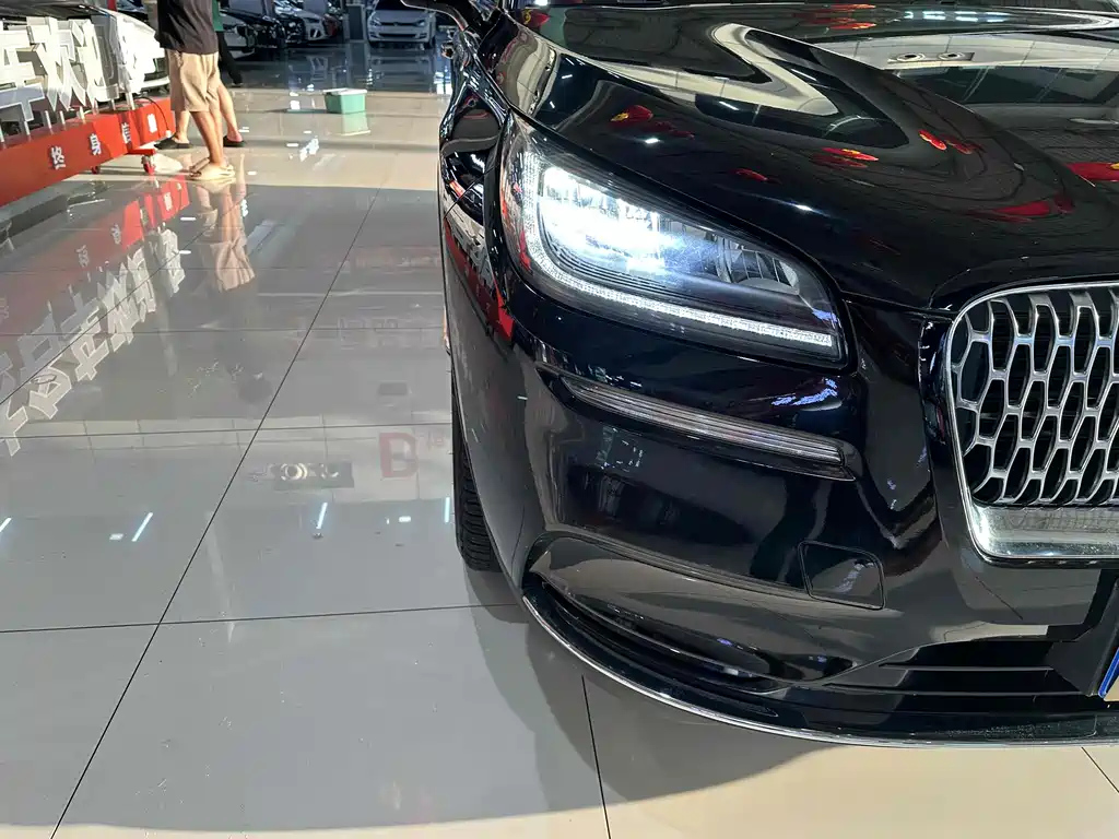 LINCOLN ADVENTURER 2021