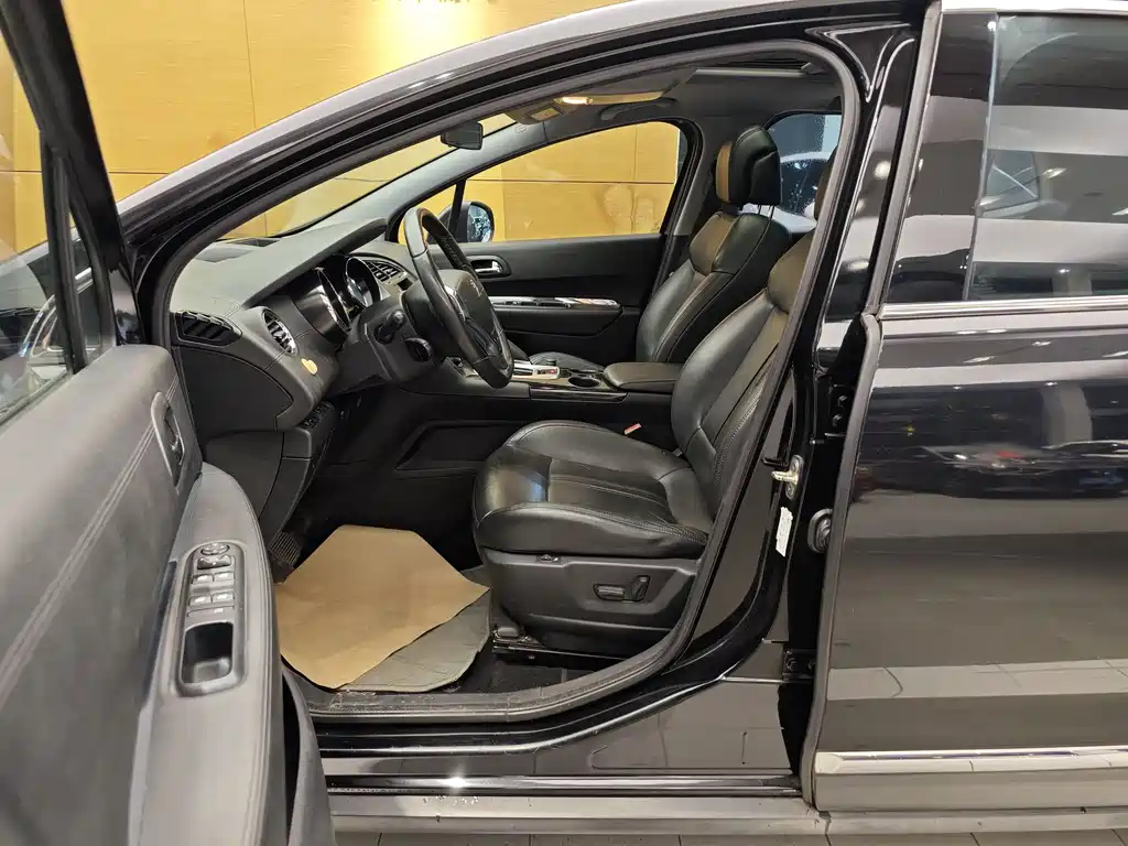 PEUGEOT 3008 2013