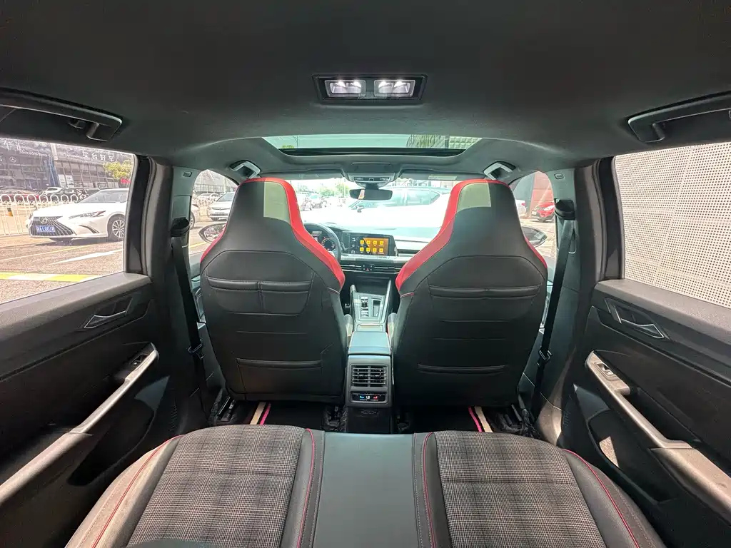VOLKSWAGEN GOLF GTI 2021
