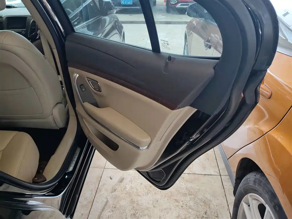 ROEWE 950 2015
