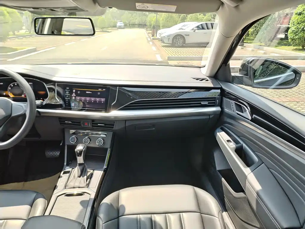VOLKSWAGEN PASSAT 2022