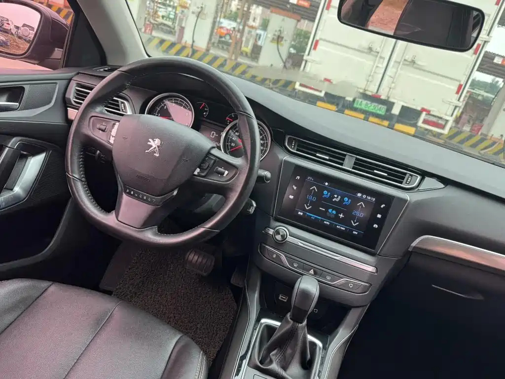 PEUGEOT 408 2018