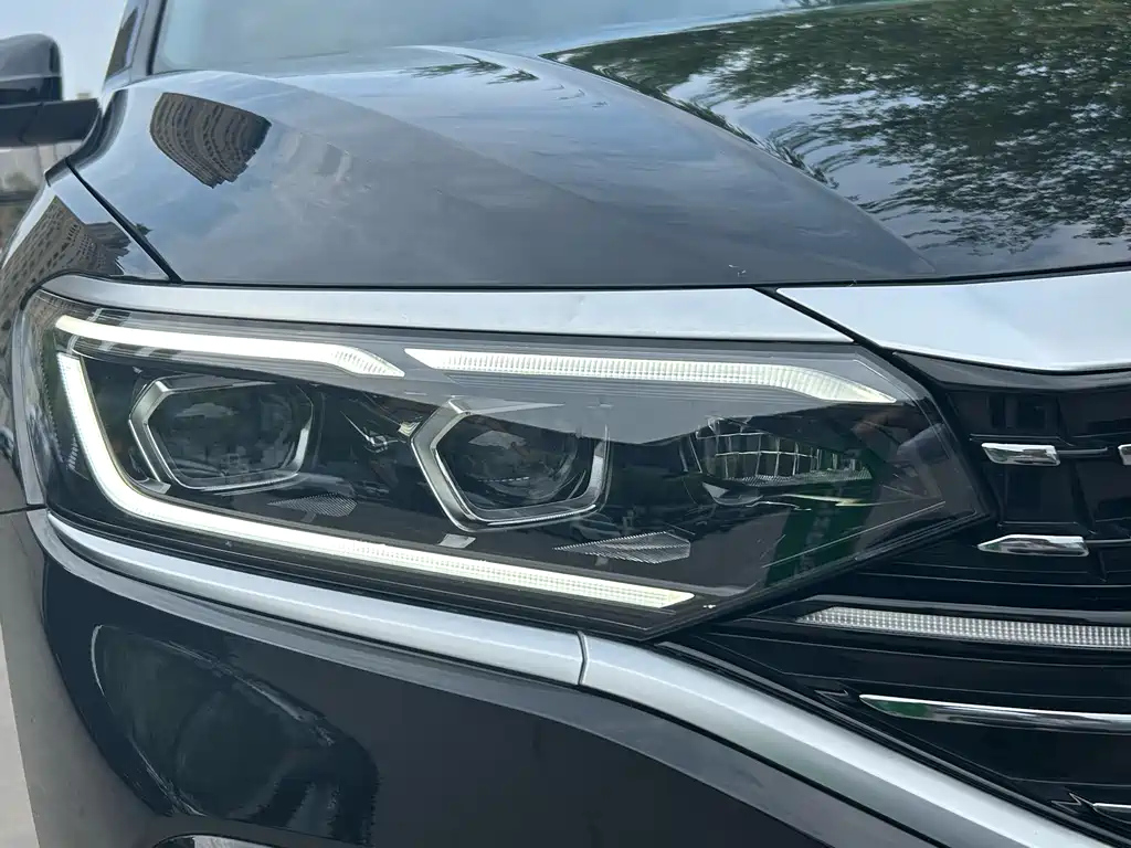 VOLKSWAGEN PASSAT 2024