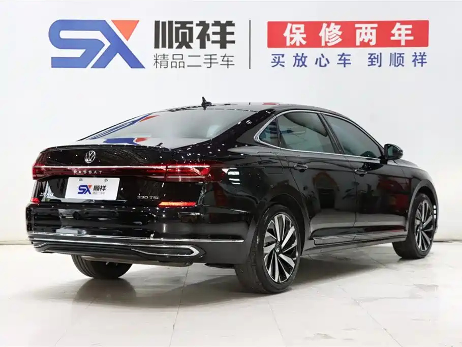 VOLKSWAGEN PASSAT 2024