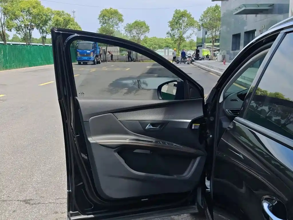 PEUGEOT 5008 2017