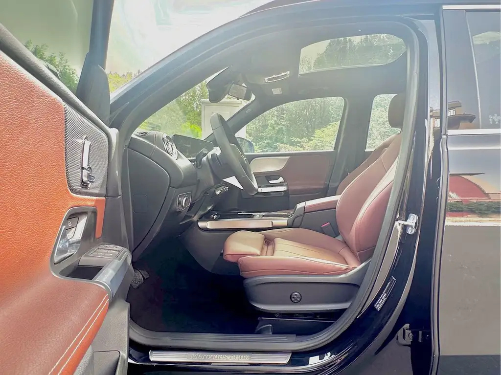 MERCEDES BENZ GLB 2024