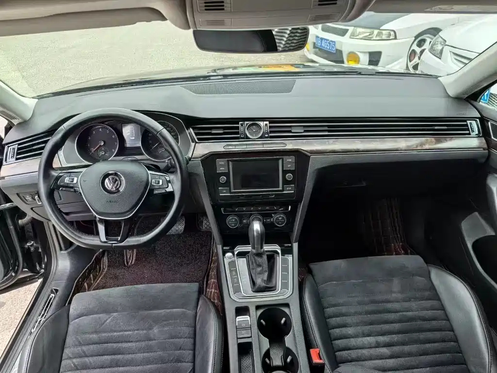 VOLKSWAGEN MAGOTAN 2018