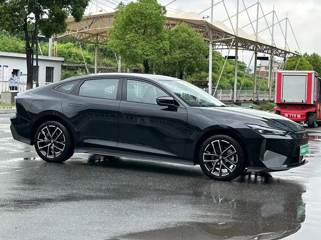 CHANGAN UNI-V SMART IDD 2024