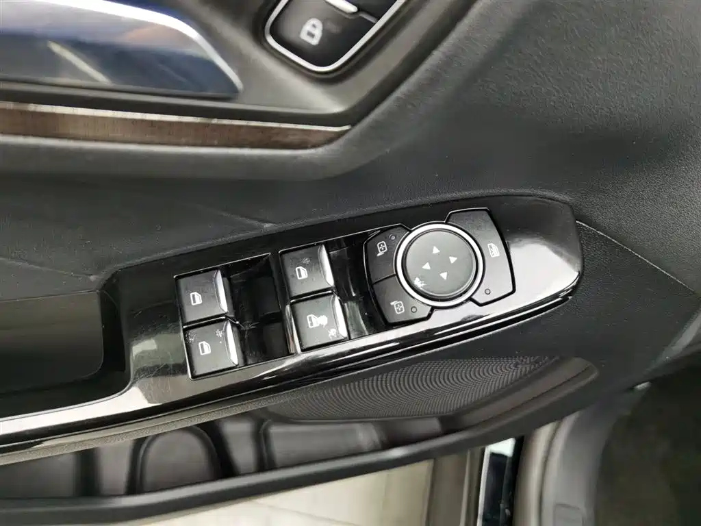 FORD ESCAPE 2020