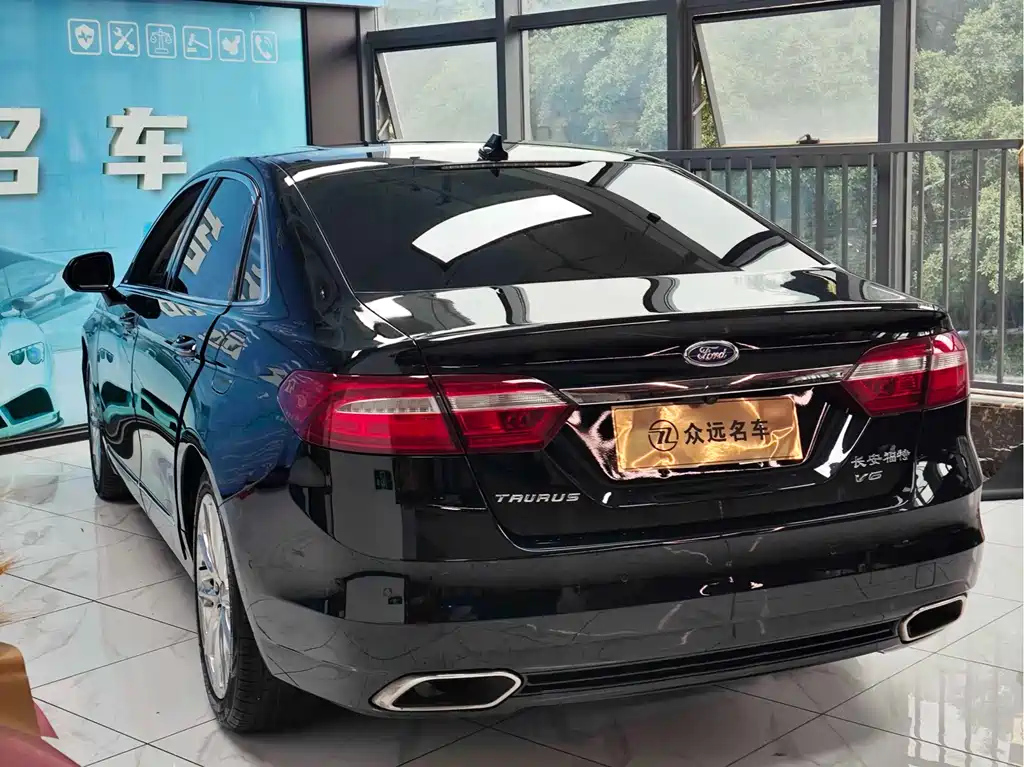 FORD TAURUS 2017