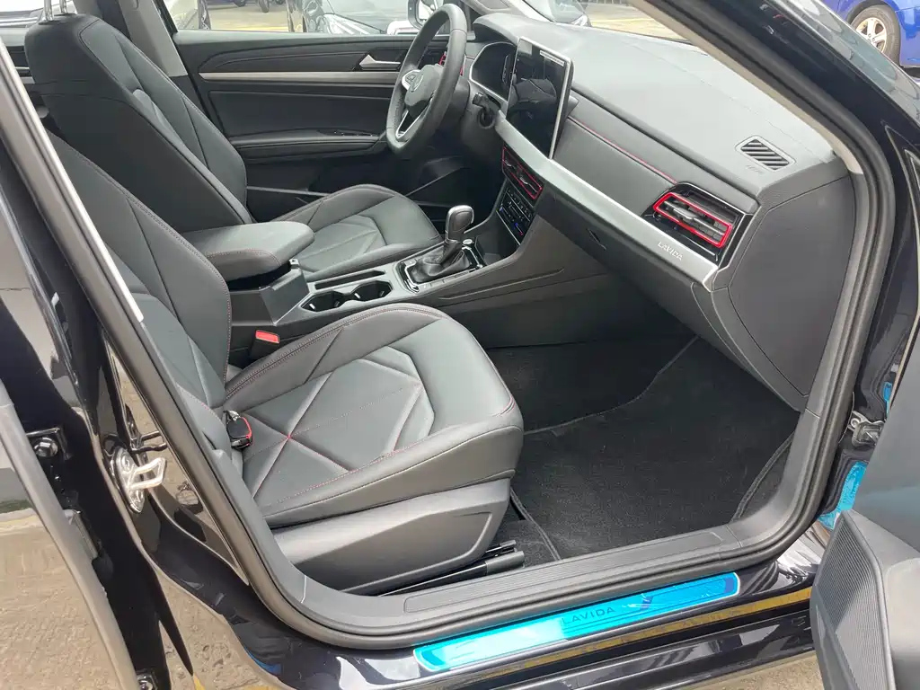 VOLKSWAGEN LAVIDA 2024