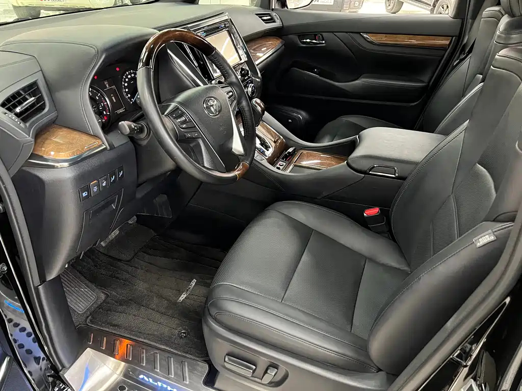 TOYOTA ALPHARD 2018