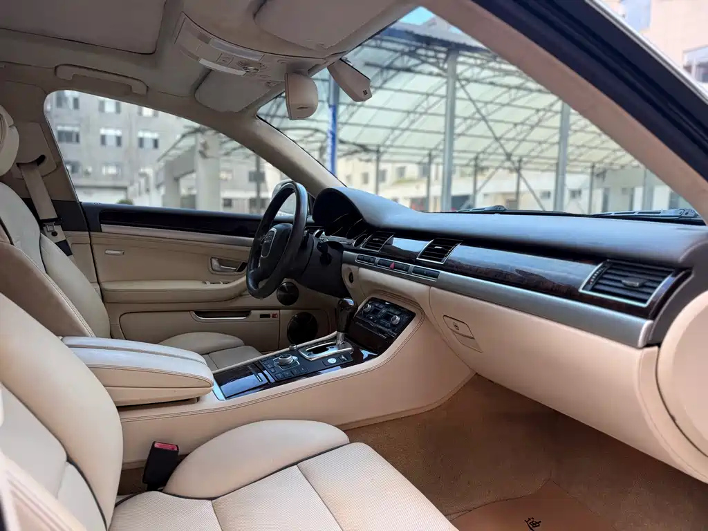 AUDI A8 2010