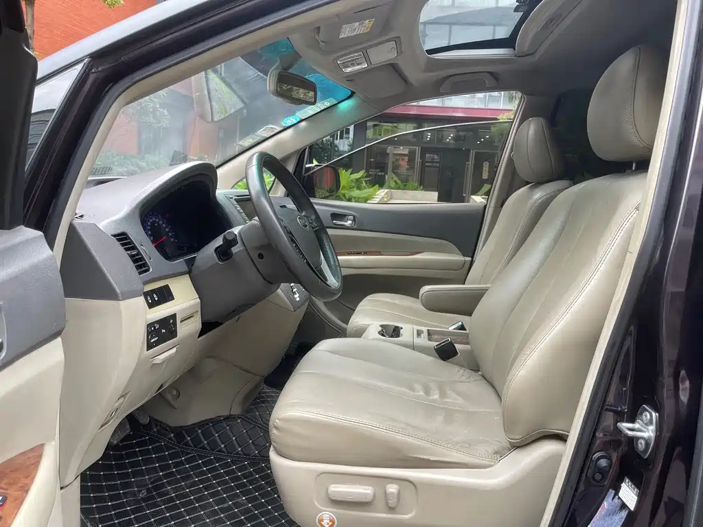 BYD M6 2013