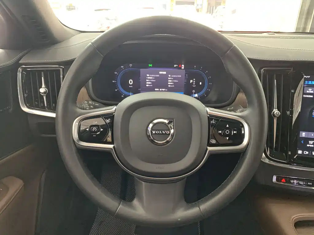 VOLVO S90 2023