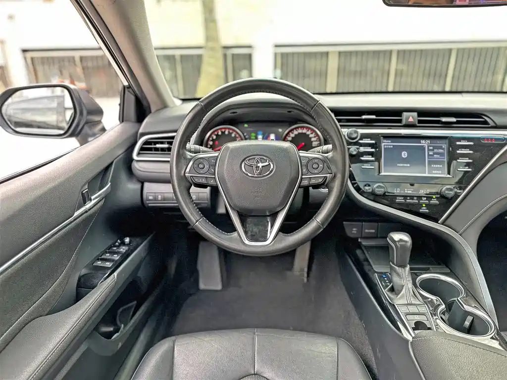 TOYOTA CAMRY 2018