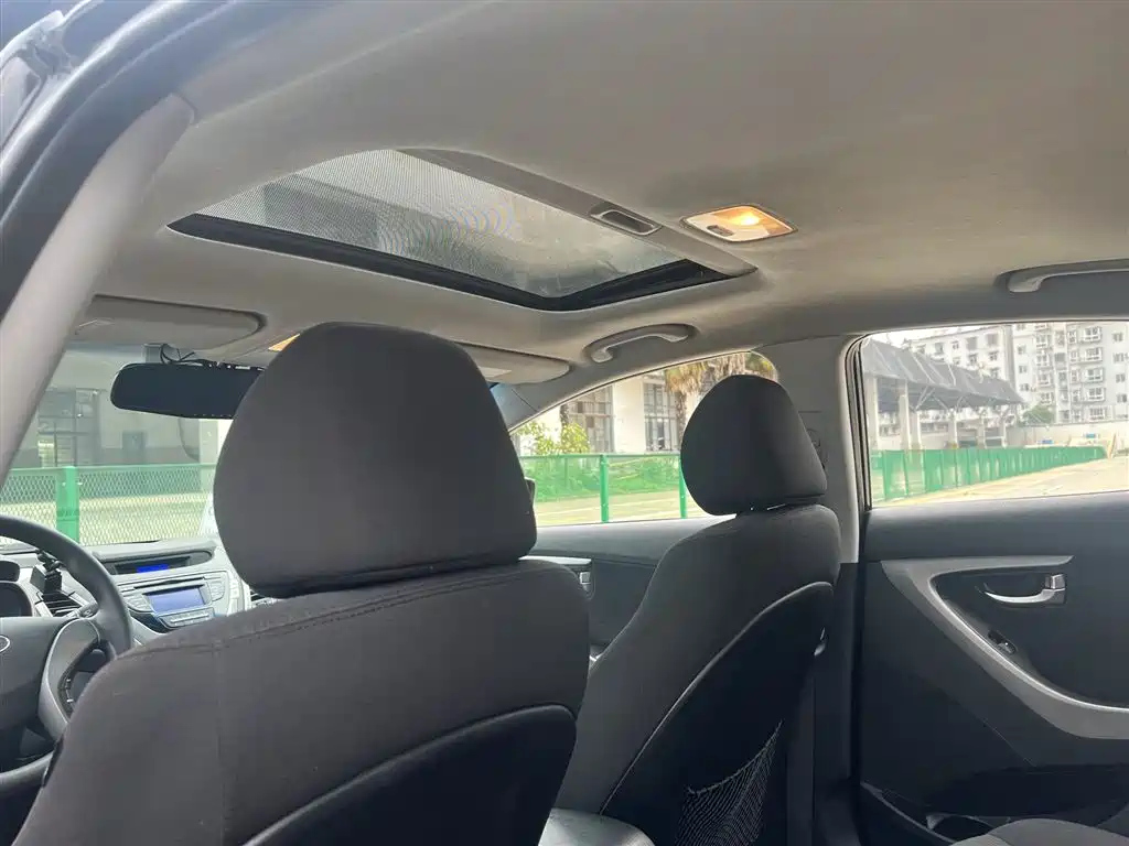 HYUNDAI ELANTRA 2012