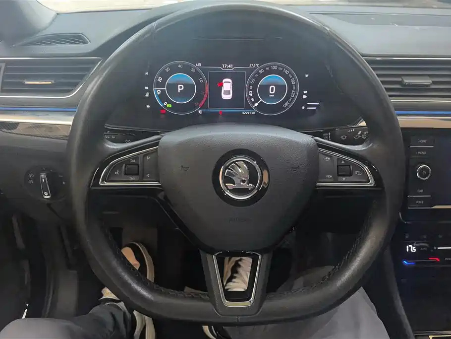 SKODA SUPERB 2019