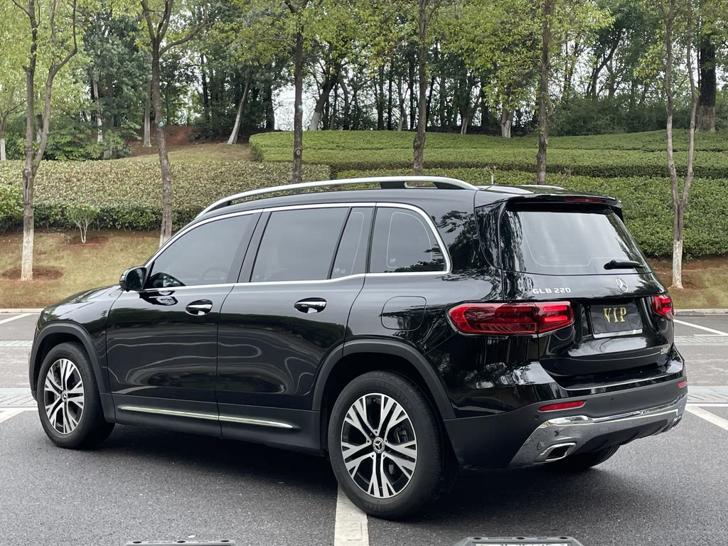 MERCEDES BENZ GLB 2024