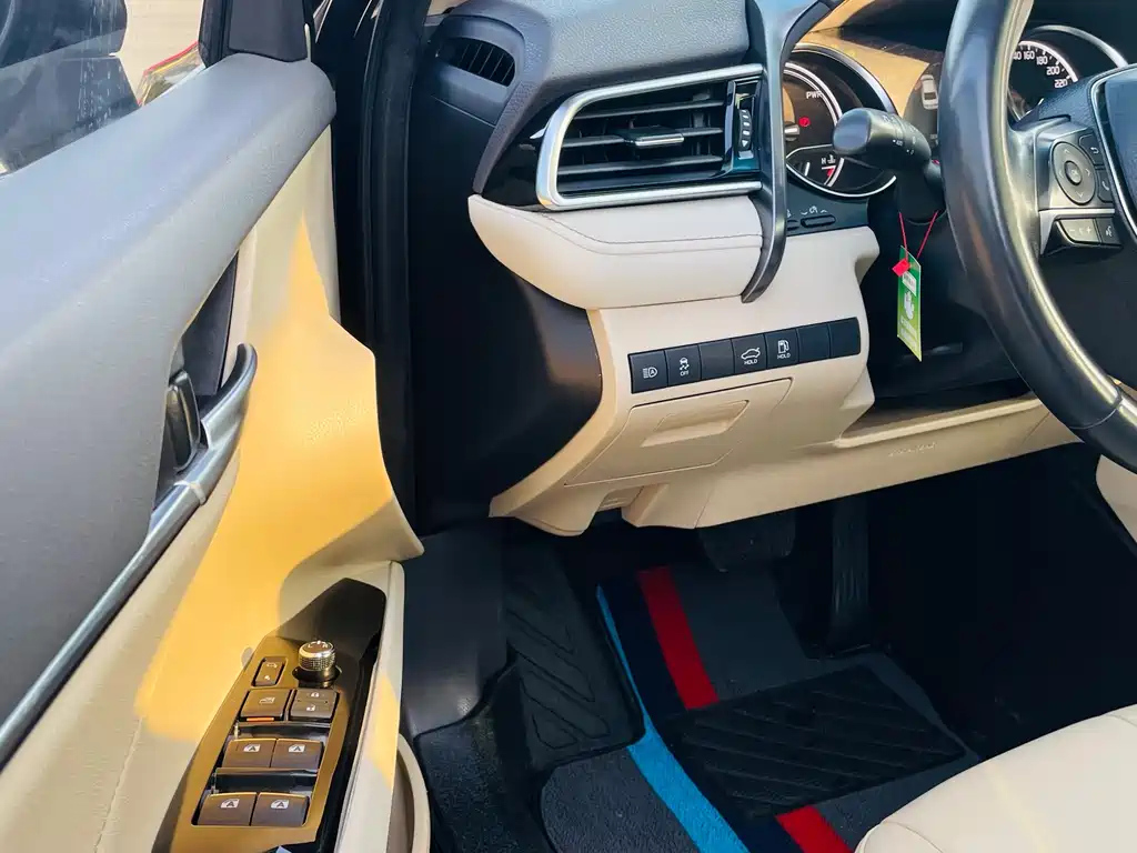 TOYOTA CAMRY 2020