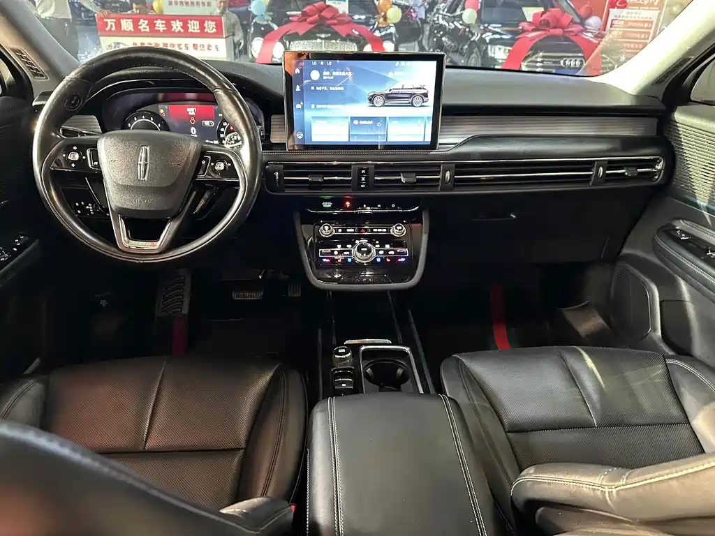 LINCOLN ADVENTURER 2021
