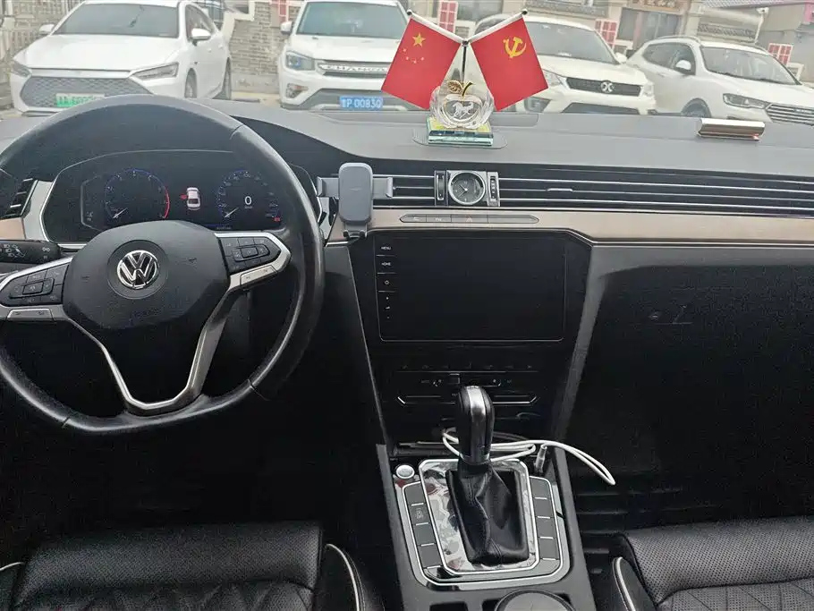 VOLKSWAGEN MAGOTAN 2020