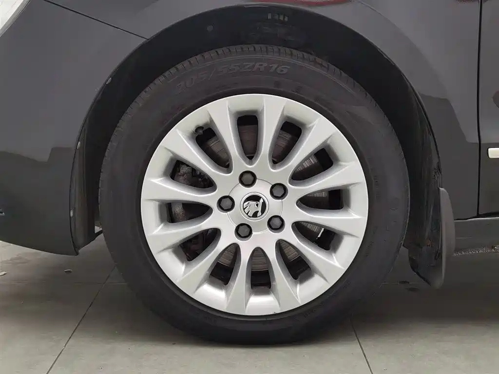 SKODA SUPERB 2013