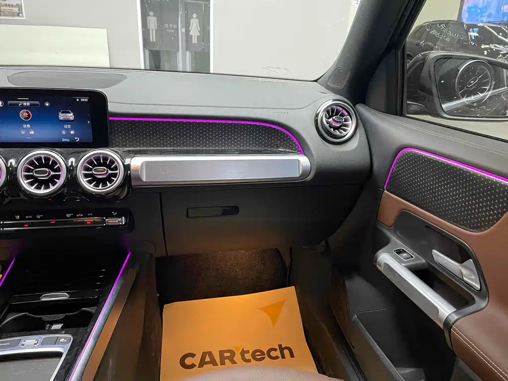MERCEDES BENZ GLB 2024