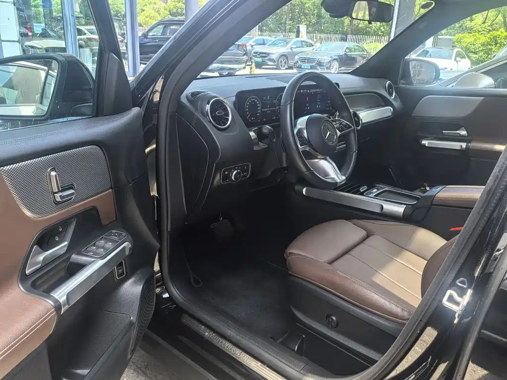 MERCEDES BENZ GLB 2024