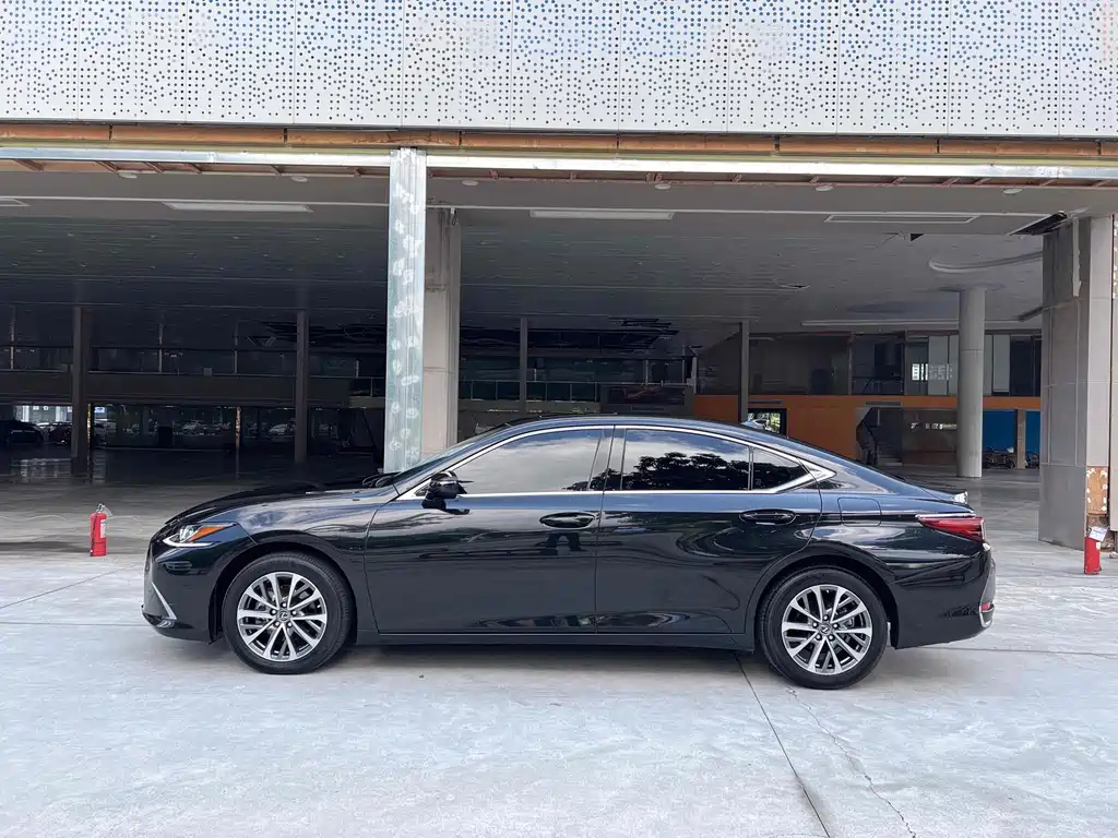 LEXUS ES 2022