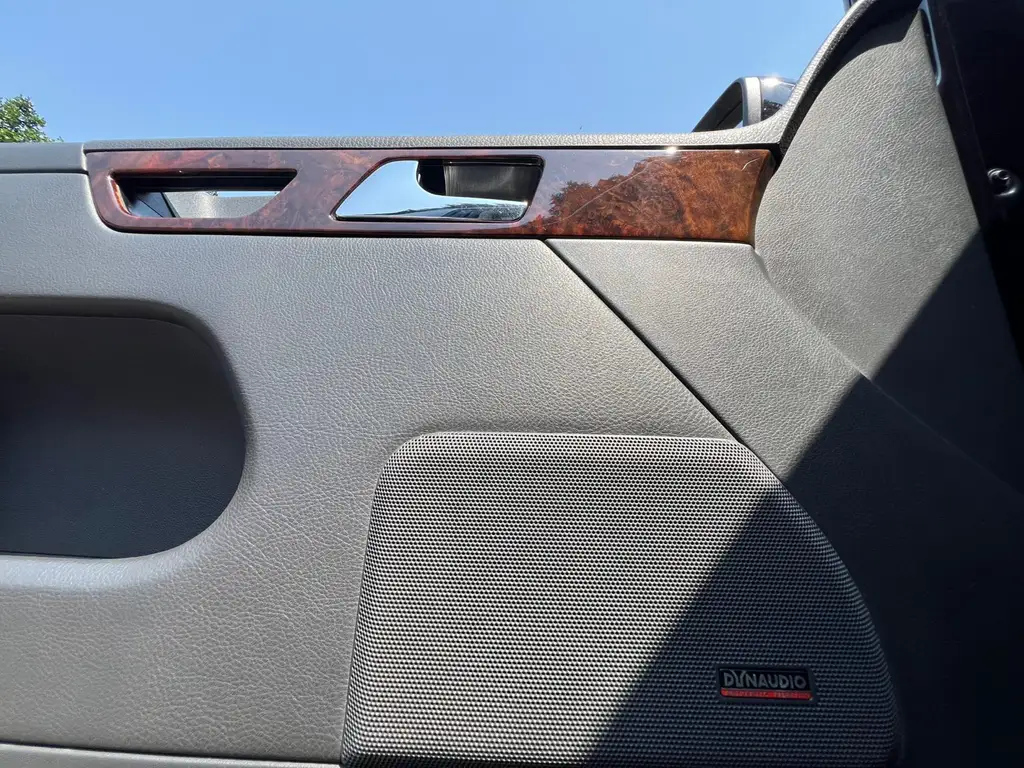 VOLKSWAGEN MULTIVAN 2012