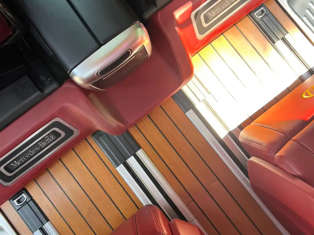 VOLKSWAGEN MULTIVAN 2012