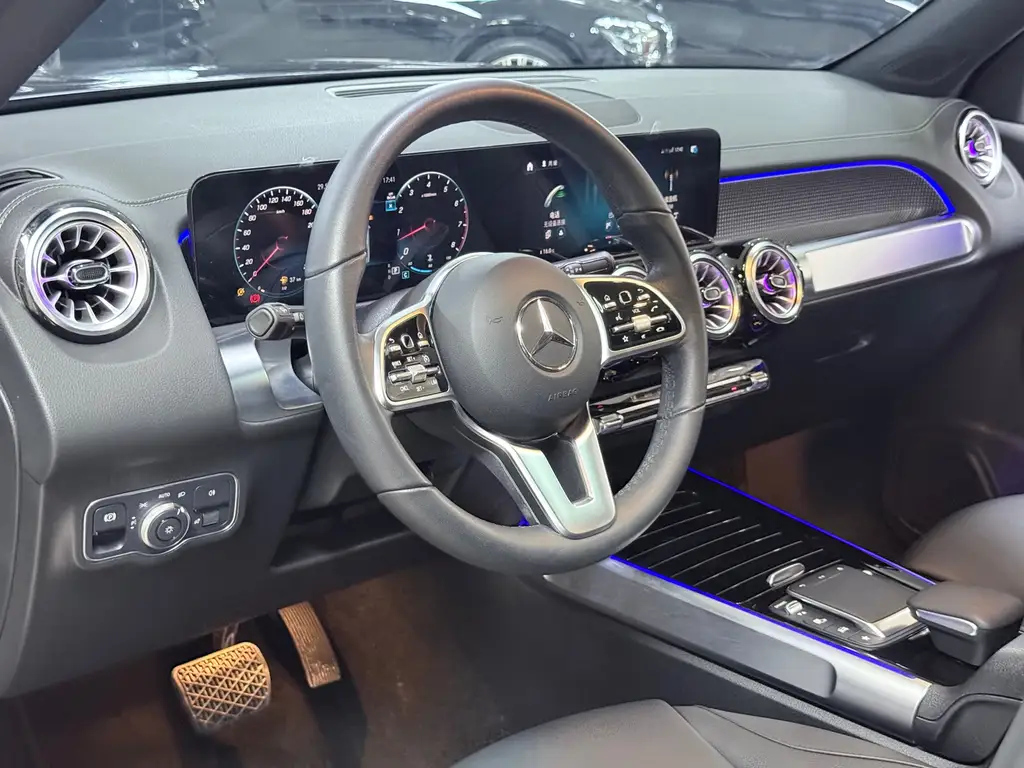 MERCEDES BENZ GLB 2023