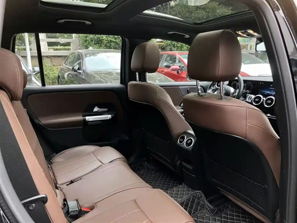 MERCEDES BENZ GLB 2024