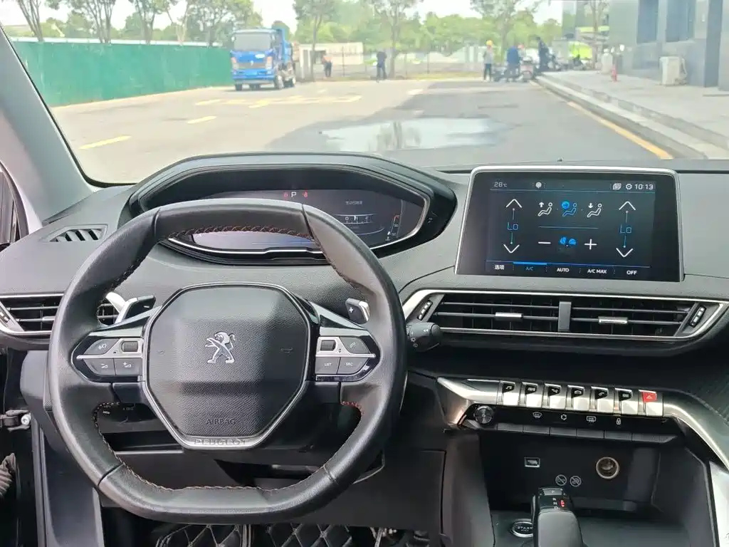 PEUGEOT 5008 2017