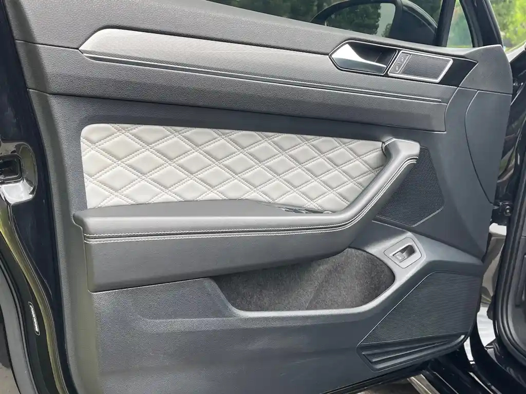 VOLKSWAGEN MAGOTAN 2023