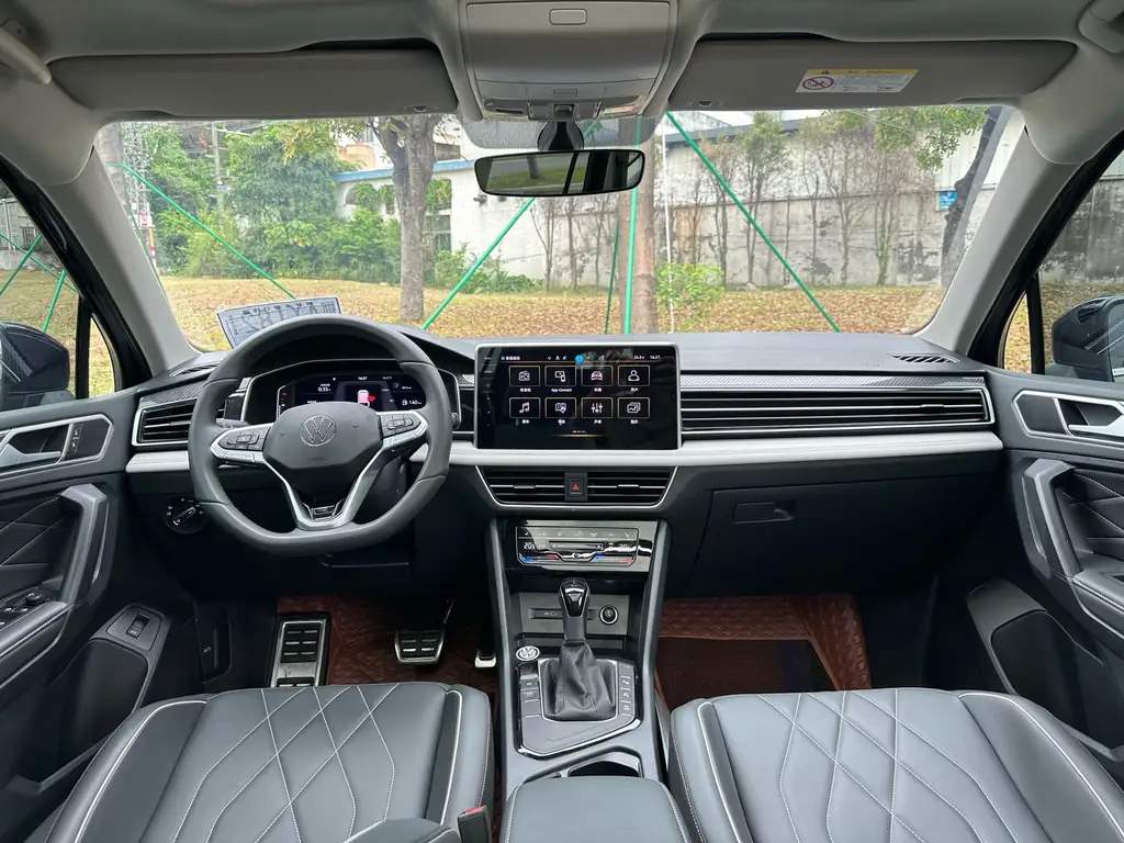 VOLKSWAGEN TIGUAN L 2024