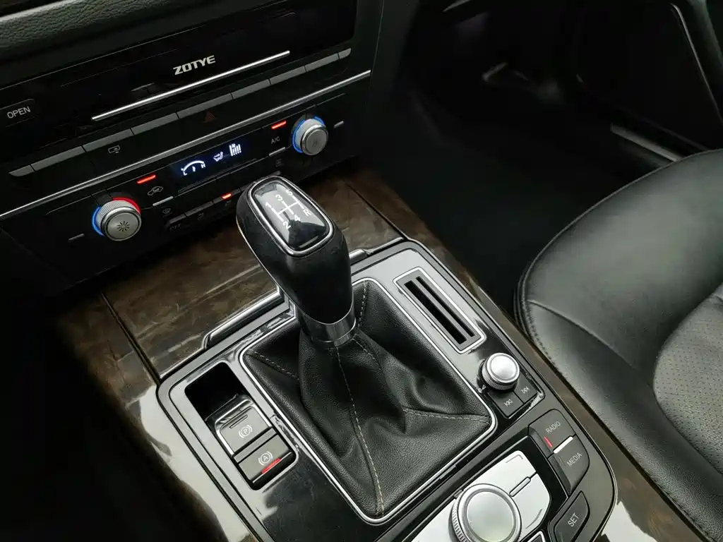 ZOTYE Z700 2016