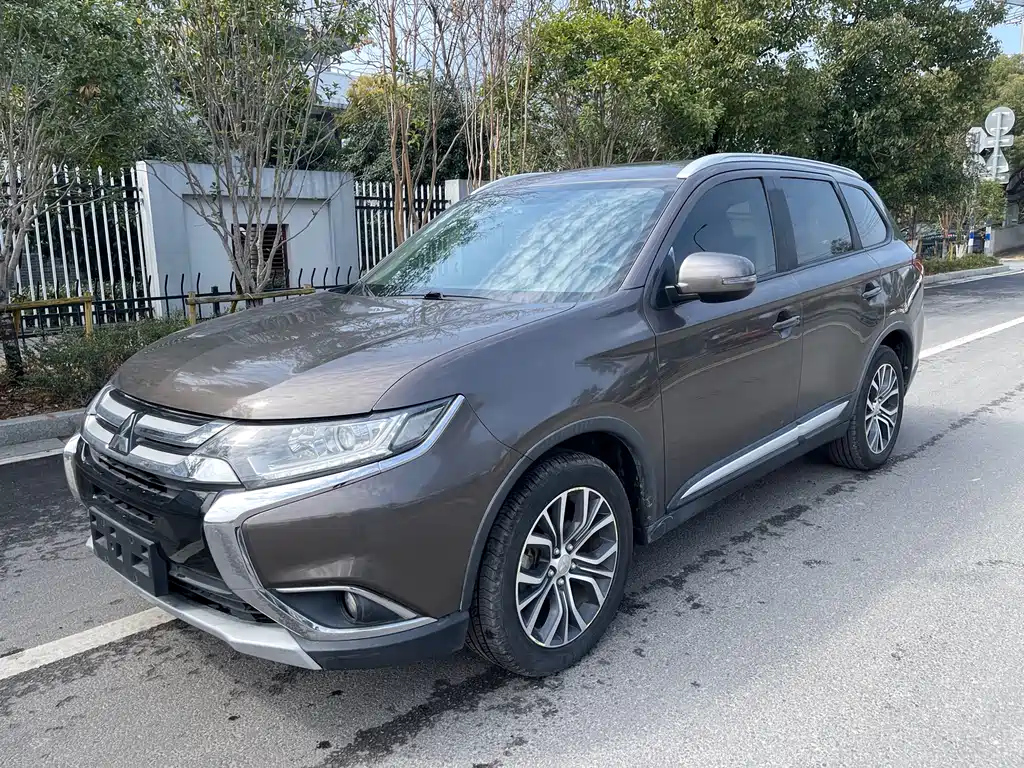MITSUBISHI OUTLANDER 2018