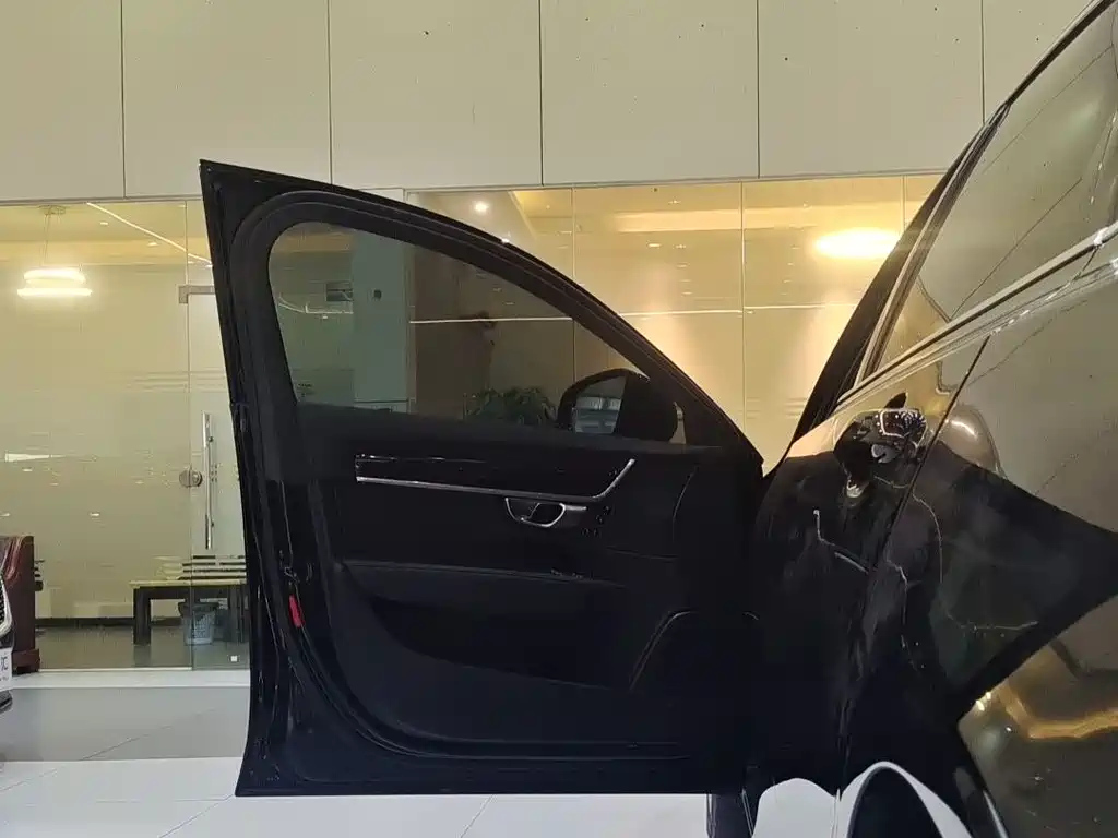 VOLVO S90 2017