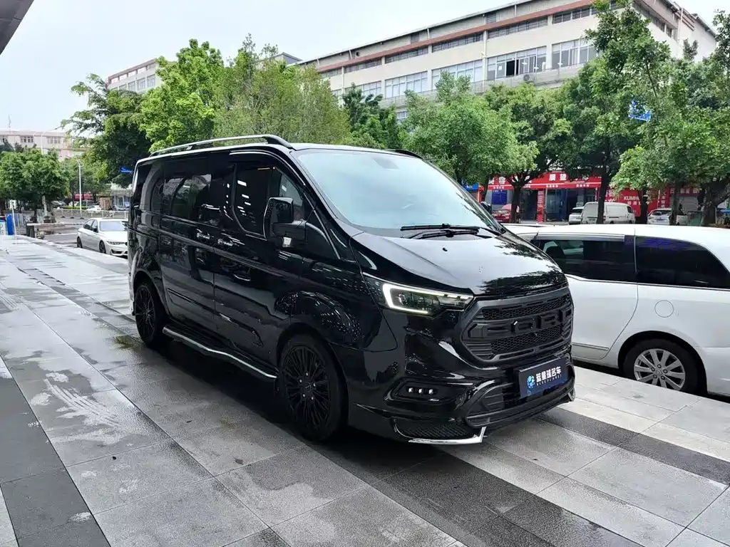FORD TOUREO 2024